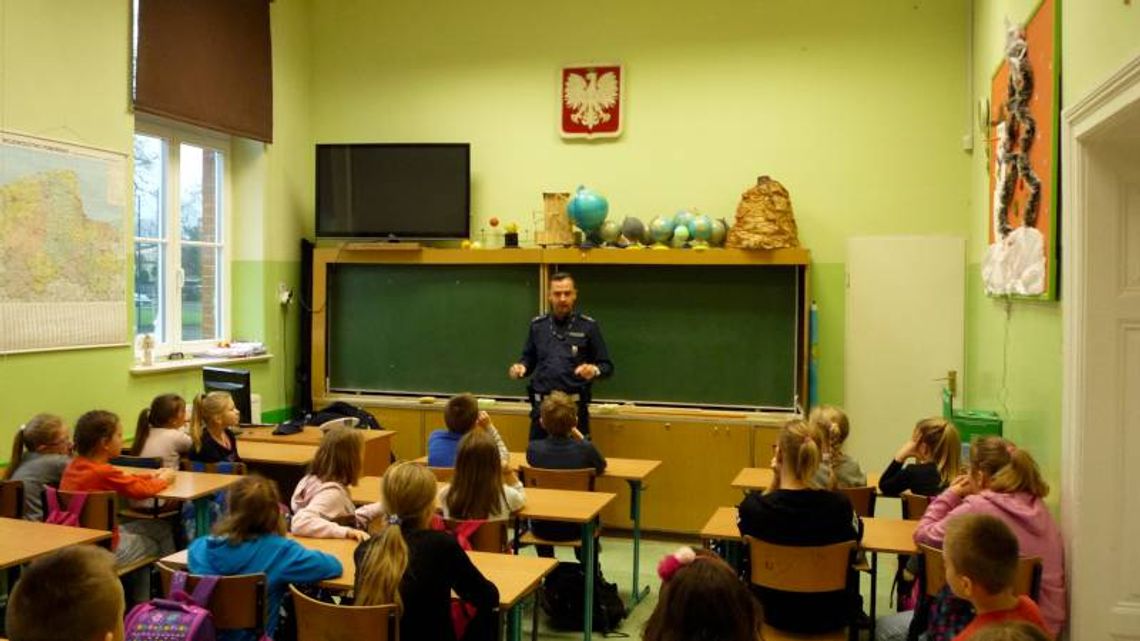 Kościerzyna. Funkcjonariusze odwiedzili uczniów w szkole