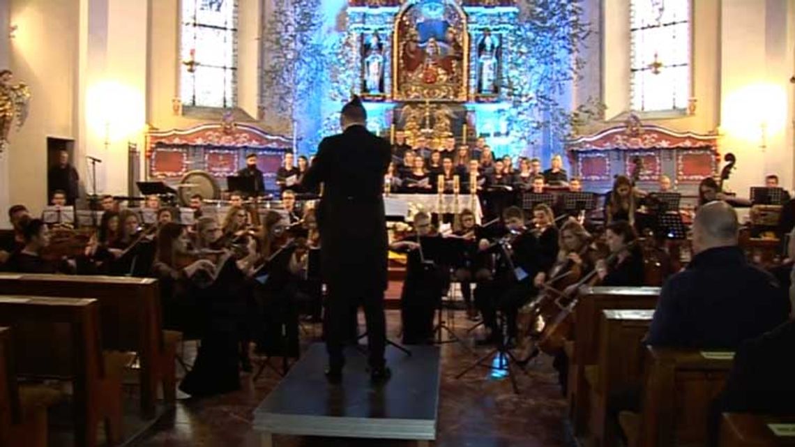 Kościerzyna. Koncert Szymona Sutora na 100-lecie kościoła Świętej Trójcy
