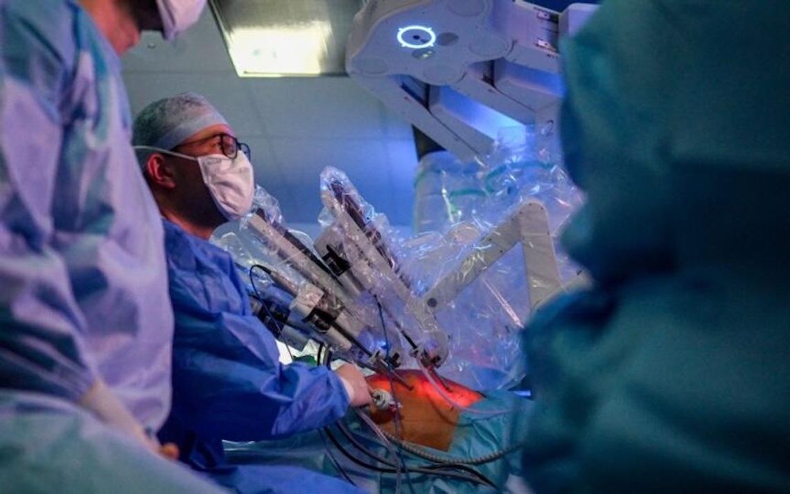 Kościerzyna: pierwsza operacja jelita grubego z użyciem robota