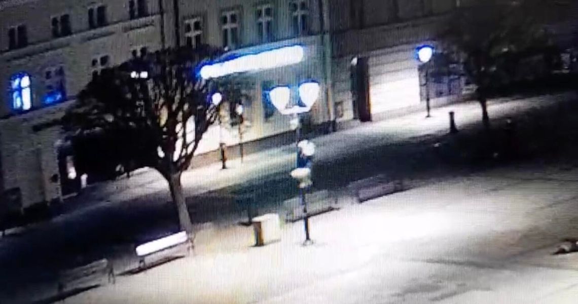 Kto zniszczył lampion na rynku? Kościerska policja prosi o informacje