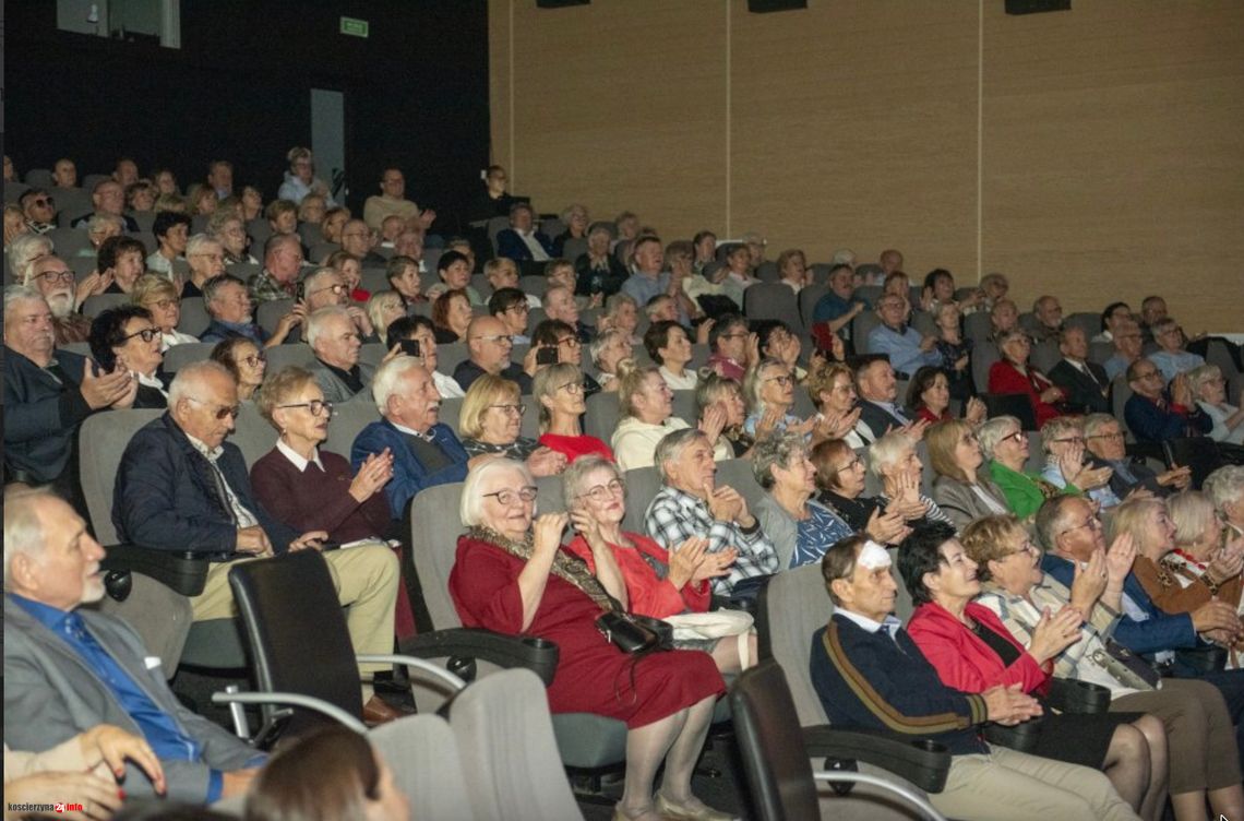 „Melodie dawnych lat” w Kościerzynie. Gąssowski i VeroCanto zaśpiewali seniorom „Melodie dawnych lat” w Kościerzynie. Gąssowski i VeroCanto zaśpiewali seniorom