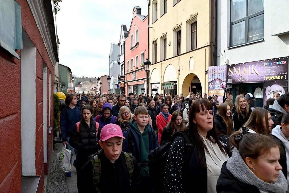 Morze palm na ulicach Kościerzyny. Diecezjalne Dni Młodzieży 2026 Morze palm na ulicach Kościerzyny. Diecezjalne Dni Młodzieży 2026