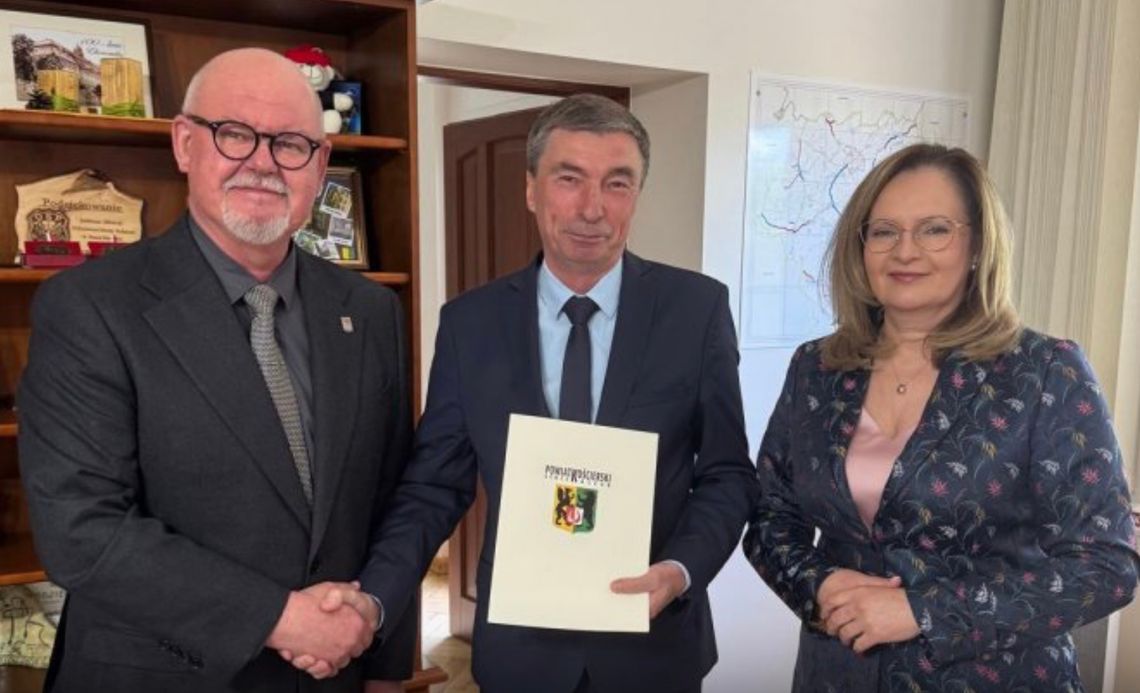 Nowe chodniki w Wielu. Wspólna inwestycja powiatu i gminy