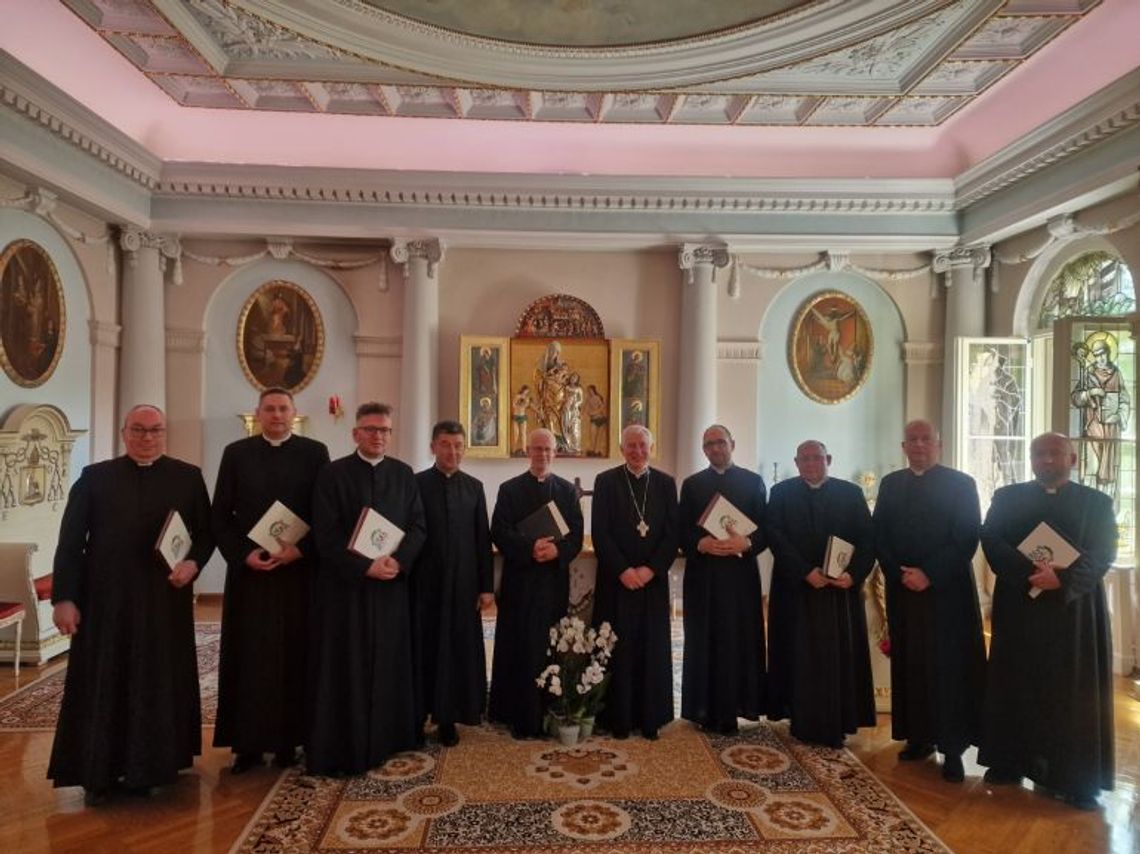 Nowi księża w parafiach powiatu kościerskiego. Znamy nazwiska!