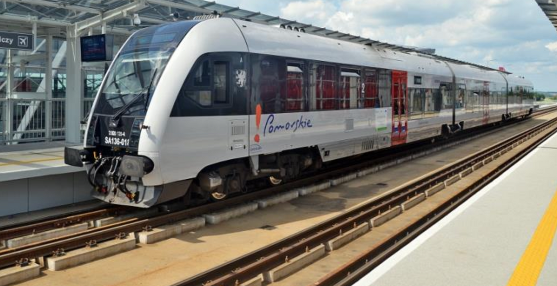 Pasażerowie wracają do pociągów