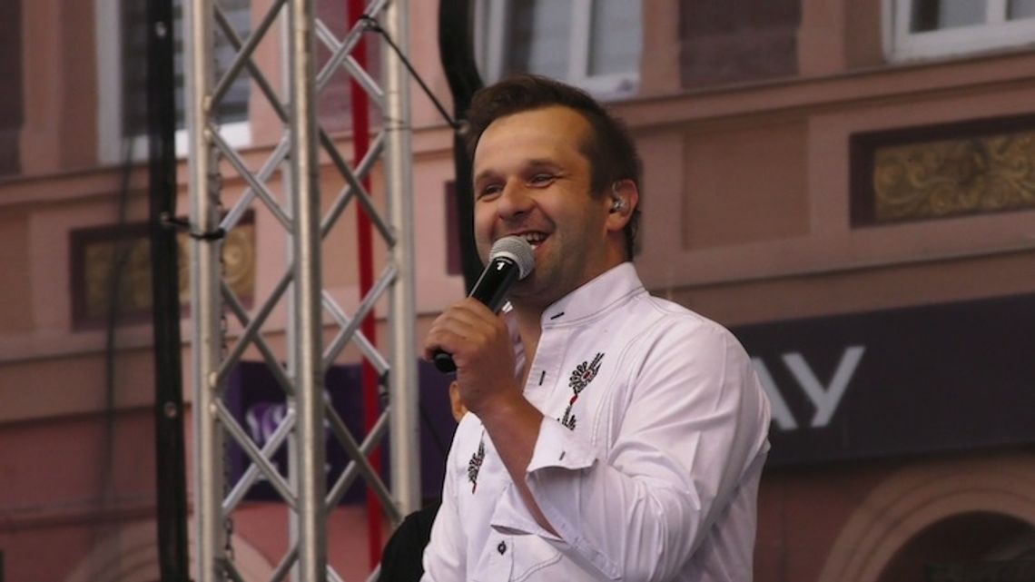Paweł Gołecki na kościerskim rynku