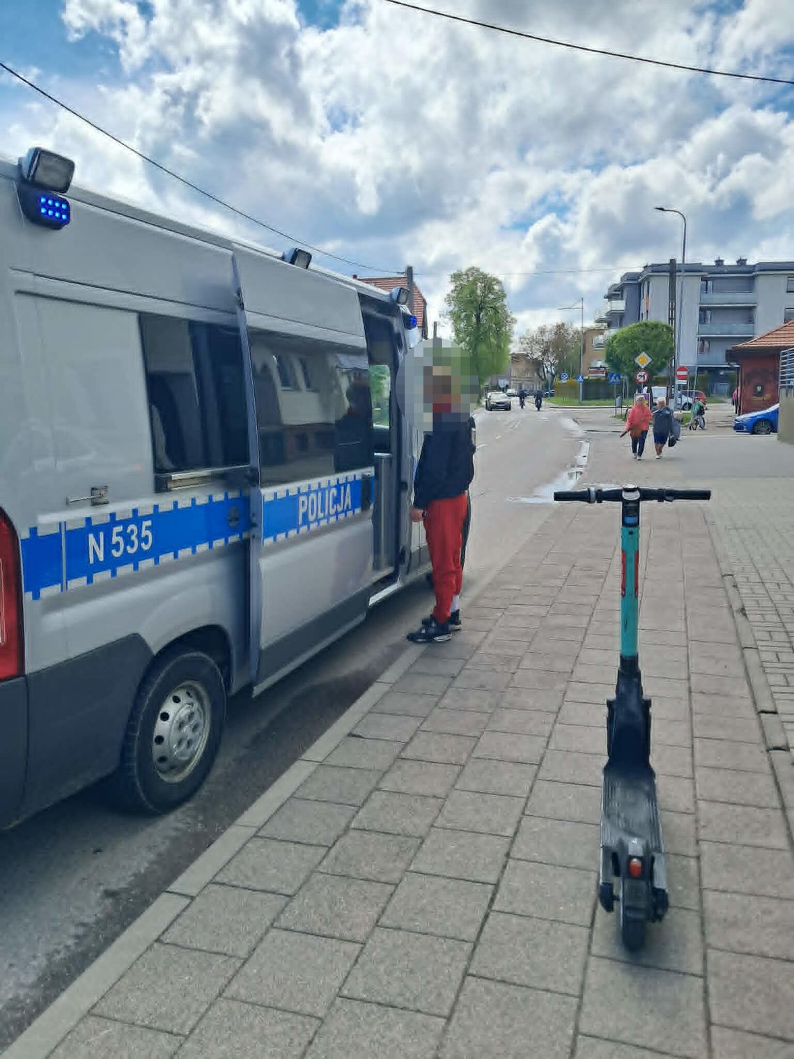 Pijany 17-latek na hulajnodze. Mandat 3100 zł