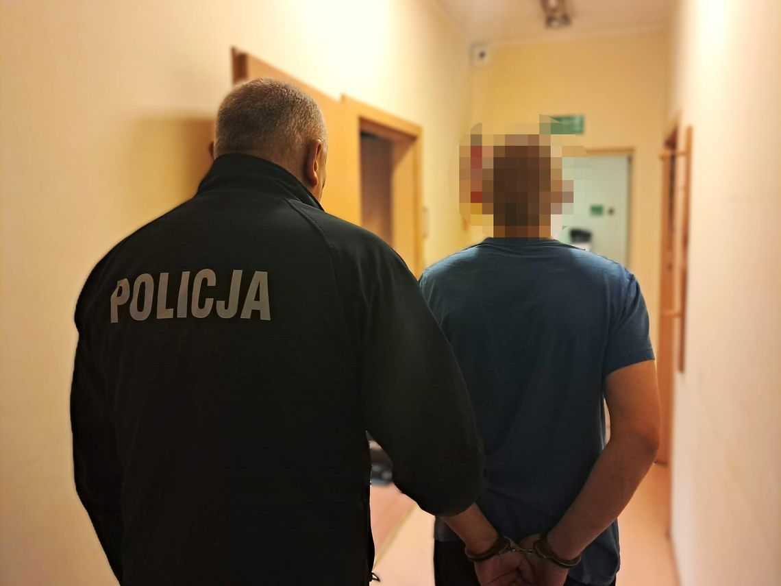 Podpalił posesję i udawał, że nic się nie stało.Grozi mu 10 lat Podpalił posesję i udawał, że nic się nie stało.Grozi mu 10 lat