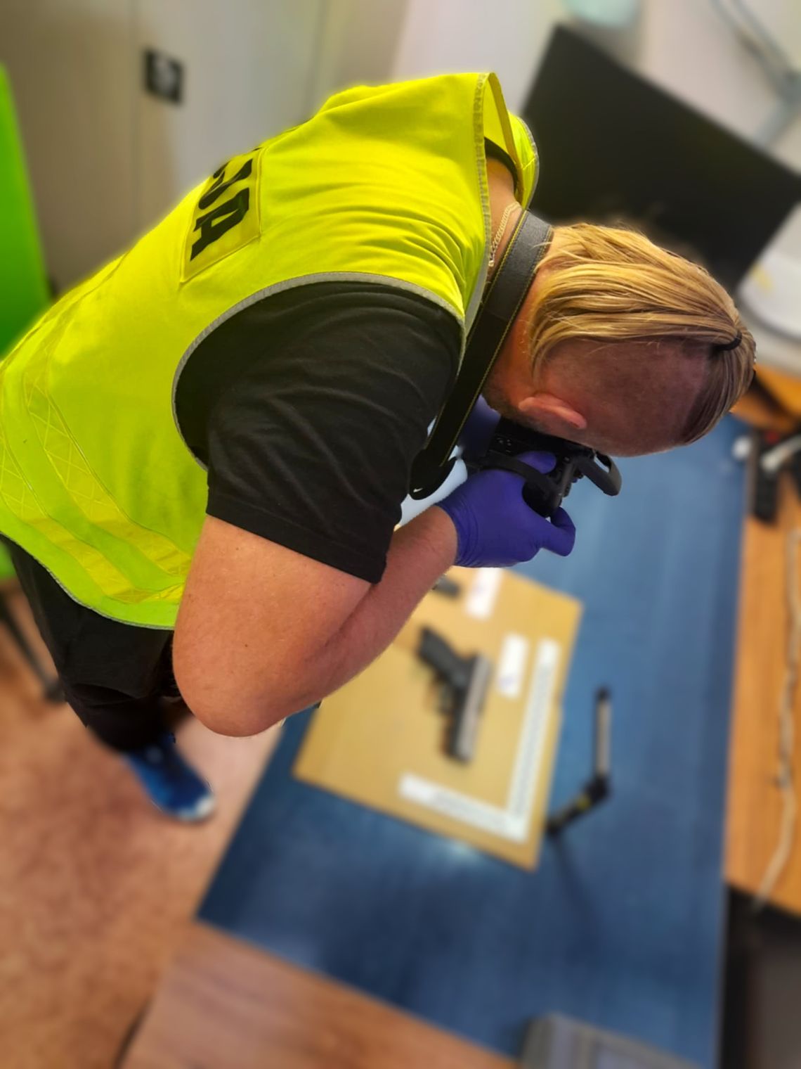 Policja zatrzymała uzbrojonego 35-latka – groził kobiecie i dzieciom