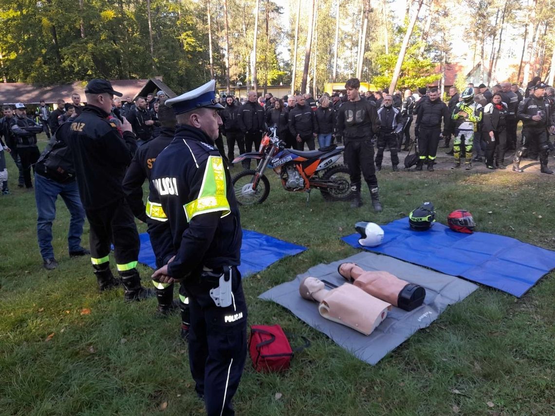 Policjanci na zakończeniu sezonu motocyklowego