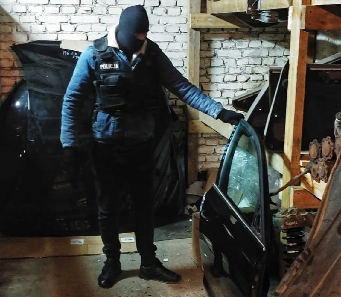Policjanci rozbili grupę przestępczą zajmującą się kradzieżami samochodów