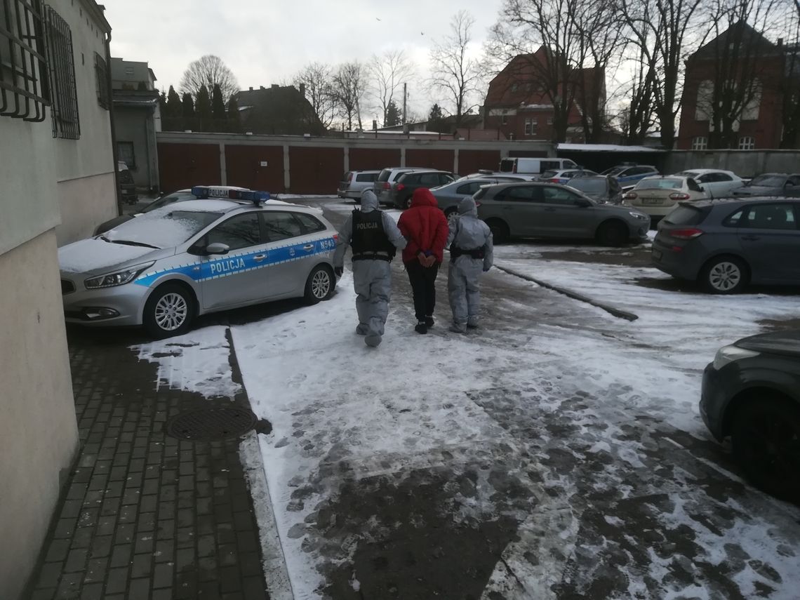 Policjanci zatrzymali 3 osoby podejrzane o posiadanie znacznej ilości środków odurzających