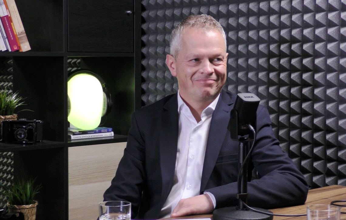 Polityka, inwestycje i wyzwania w Powiecie Kościerskim – rozmowa z Marcinem Modrzejewskim