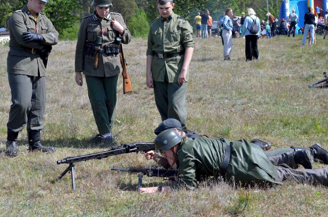 Ponad 400 osób na Pikniku Rodzinnym w Łubianie - uroczystości historyczne i zabawa