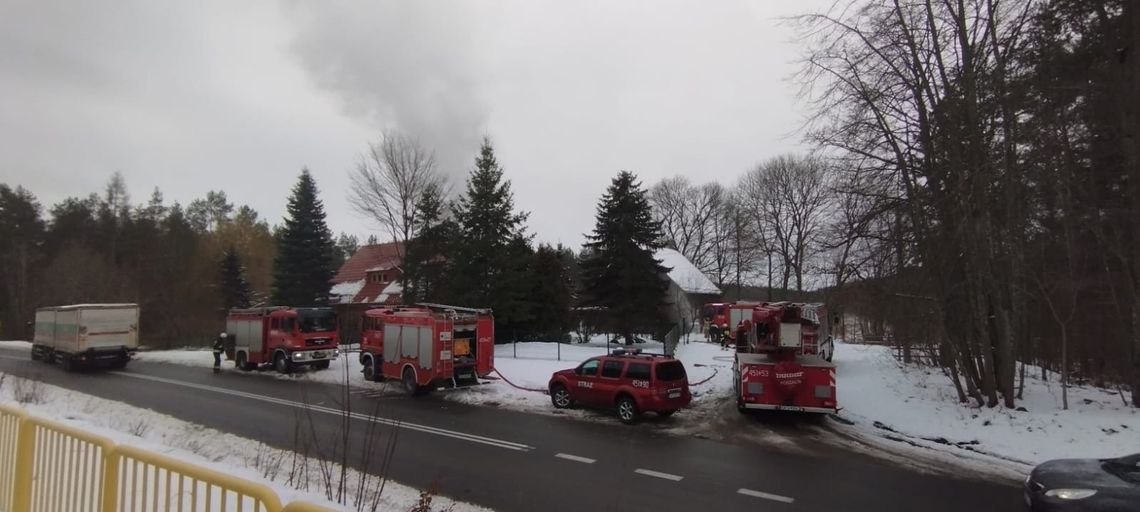 Pożar Leśniczówki w Wierzysku: 8 zastępów straży w akcji przez 2,5 godziny!