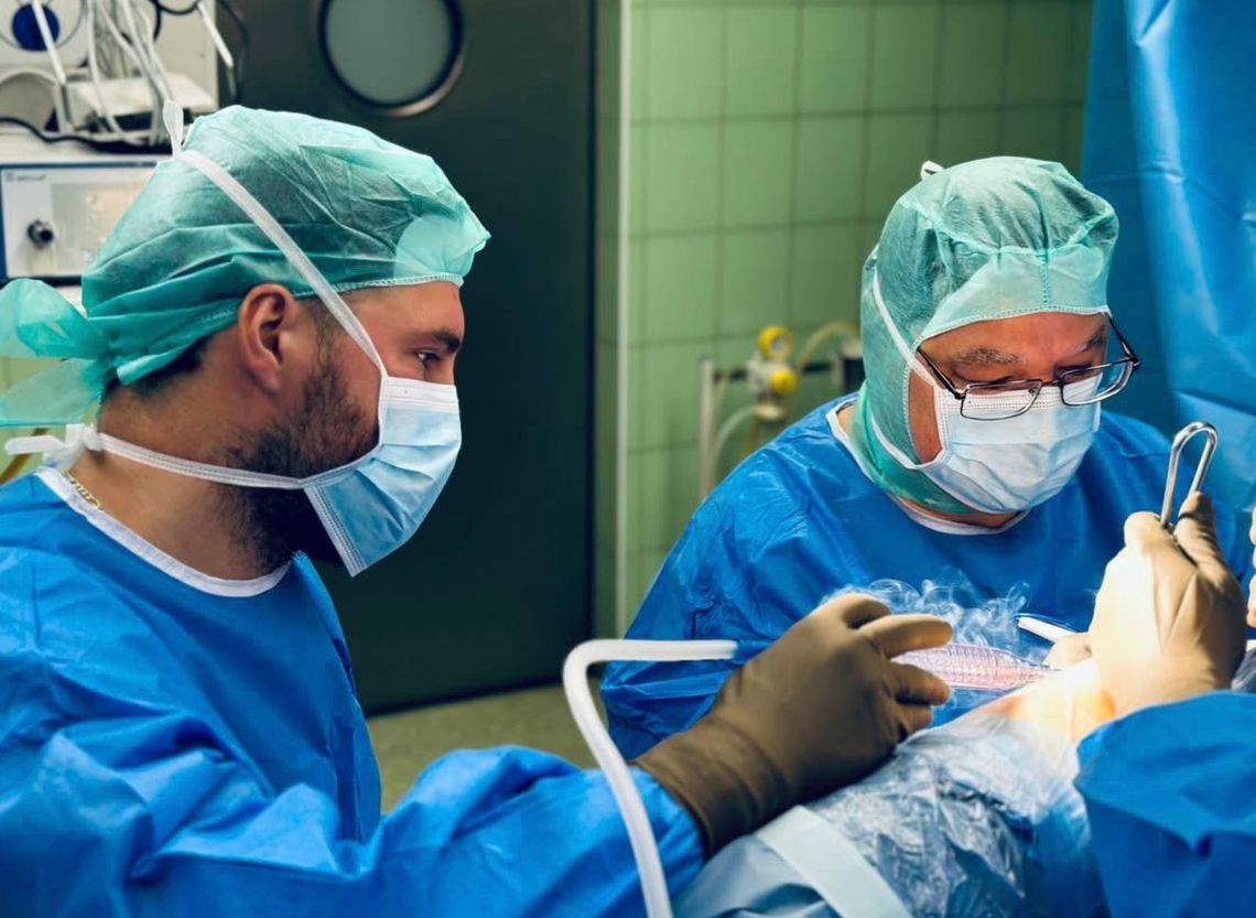 Przełom w kościerskim szpitalu: wszczepili protezę z drukarki 3D