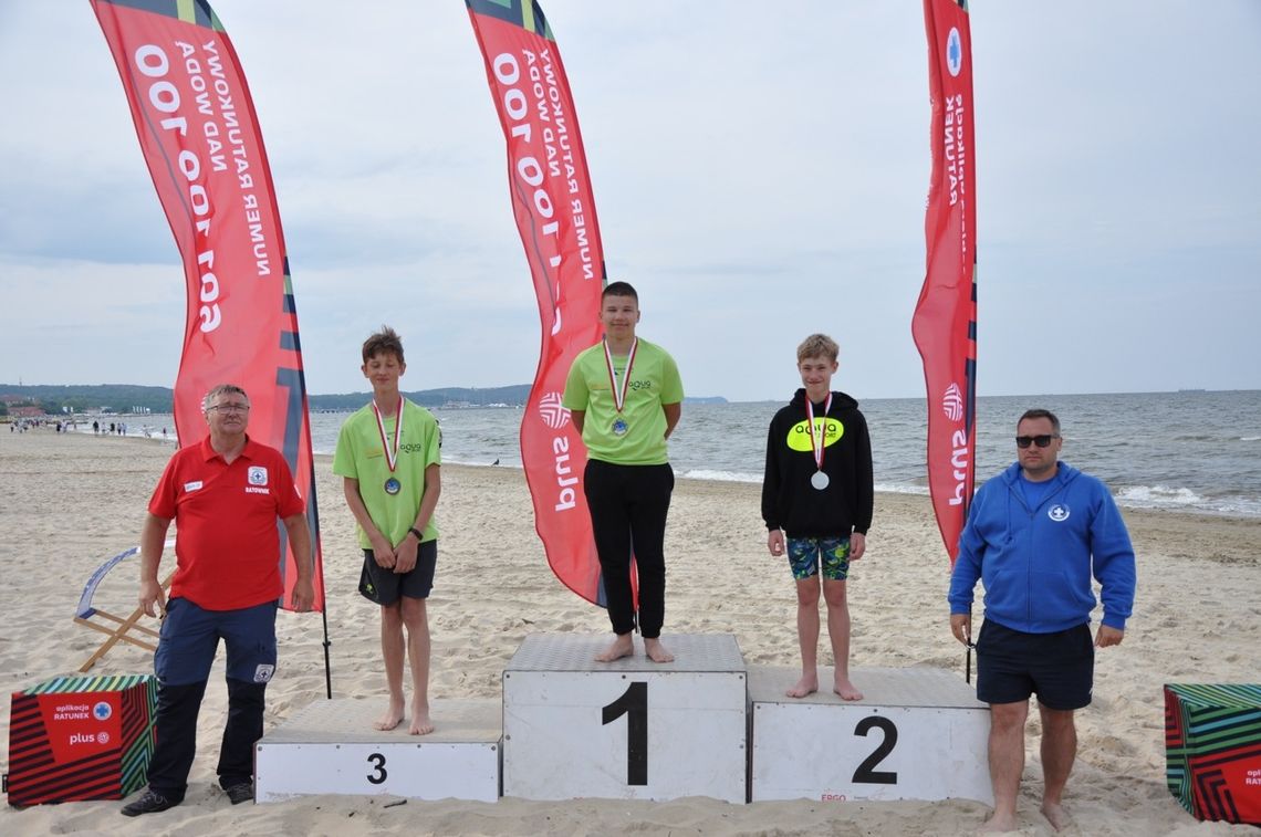 Rewelacyjny wynik pływaków Aqua Sport na plaży w Sopocie