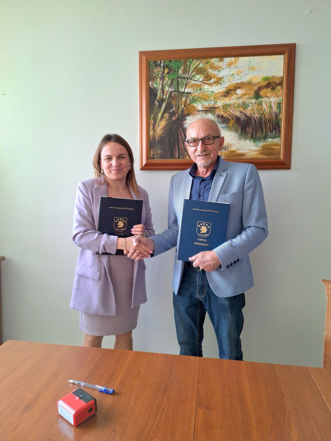 Rozbudowa infrastruktury wodno-ściekowej w gminie Dziemiany - podpisano trzy kluczowe umowy