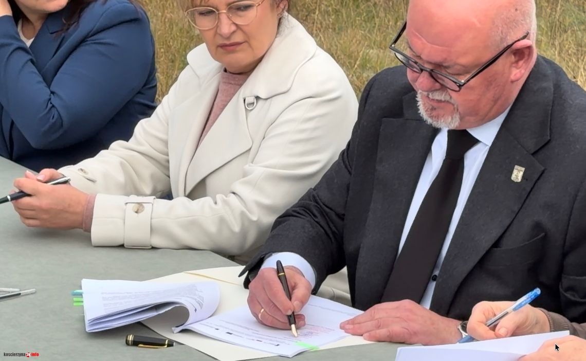 Rusza budowa ścieżki rowerowej do Wdzydz. Będzie też kładka w Rybakach i specjalna platforma Rusza budowa ścieżki rowerowej do Wdzydz. Będzie też kładka w Rybakach i specjalna platforma