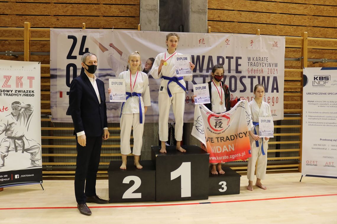 Siedem medali dla kościerskich karateków Siedem medali dla kościerskich karateków