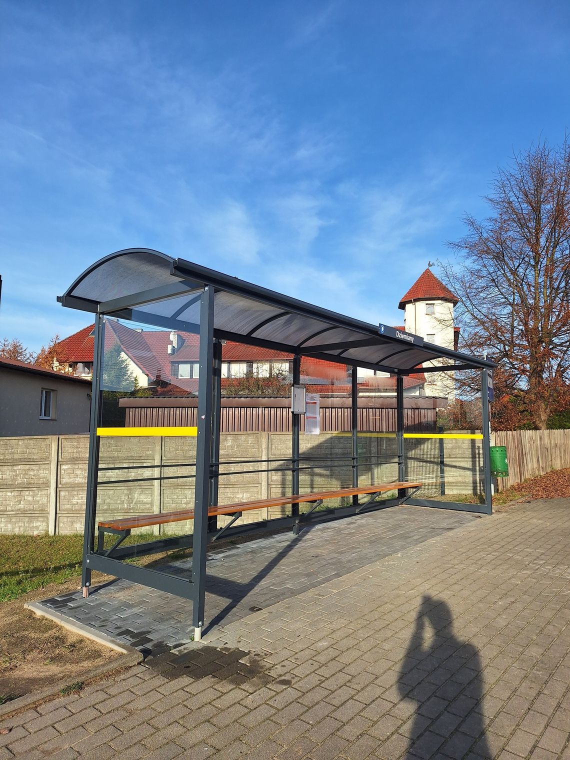 Siedem nowych wiat przystankowych w gminie Dziemiany