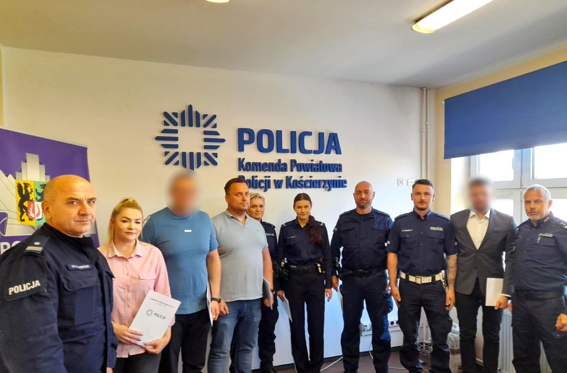 Siedmiu funkcjonariuszy awansowało w KPP Kościerzyna. Komendant nagrodził najlepszych 2025.