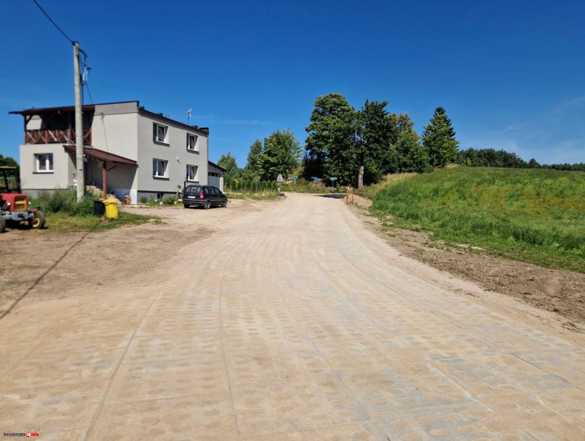 Skorzewo: 600 metrów ul. Młyńskiej z nową nawierzchnią z płyt betonowych i poboczami