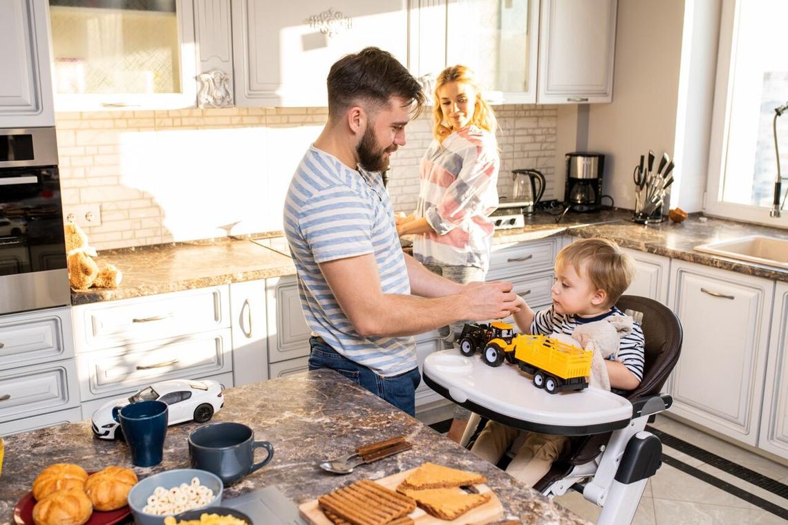Tata na urlopie: Nowy trend wśród pomorskich rodziców
