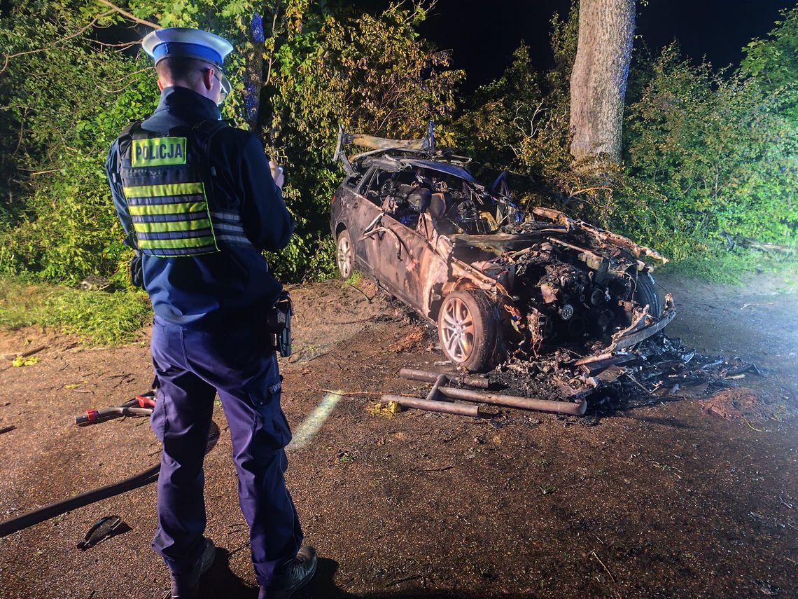 Tragiczny wypadek na DW 214 koło Starego Bukowca. Nie żyje 19-letni kierowca