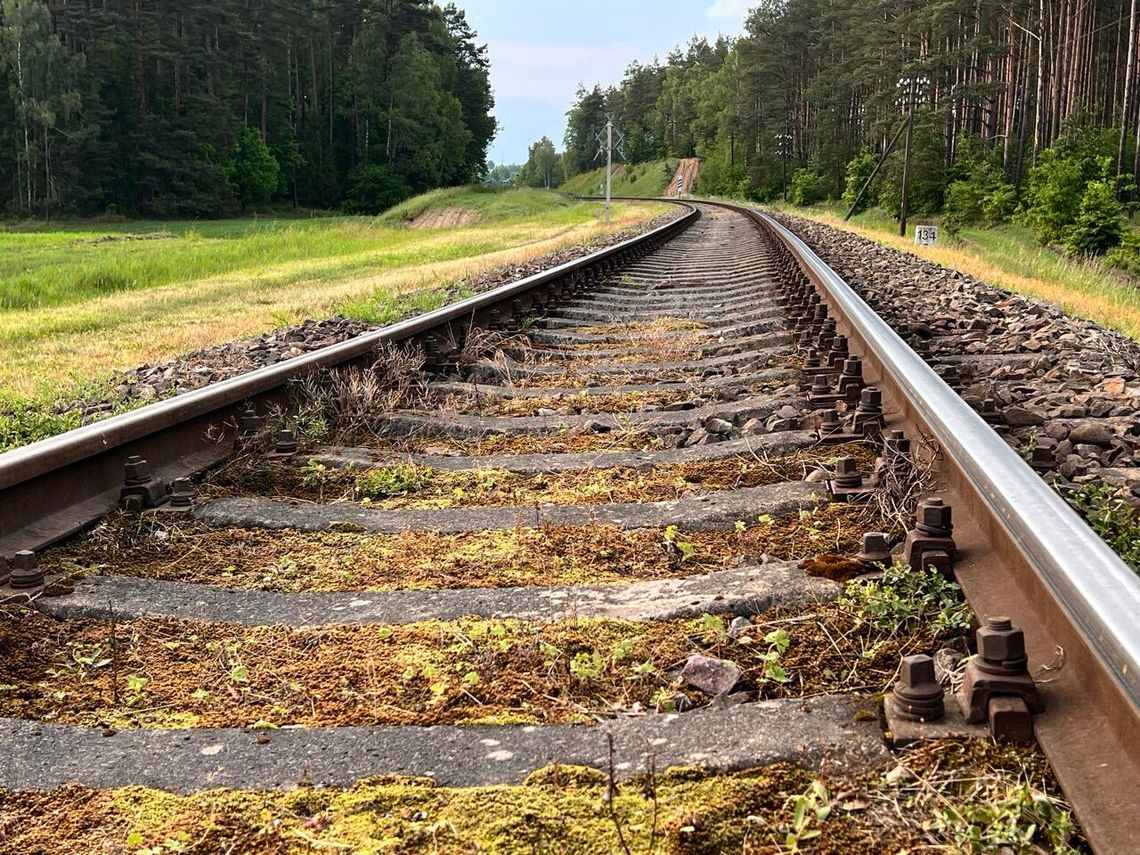 Tragiczny wypadek na torach: 32-letnia kobieta zginęła pod pociągiem relacji Kościerzyna–Chojnice Tragiczny wypadek na torach: 32-letnia kobieta zginęła pod pociągiem relacji Kościerzyna–Chojnice