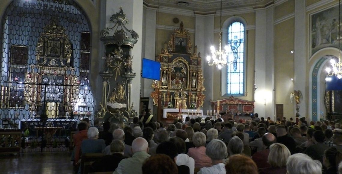 Transmisja na żywo. Msza św. z kościoła pw. Świętej Trójcy w Kościerzynie