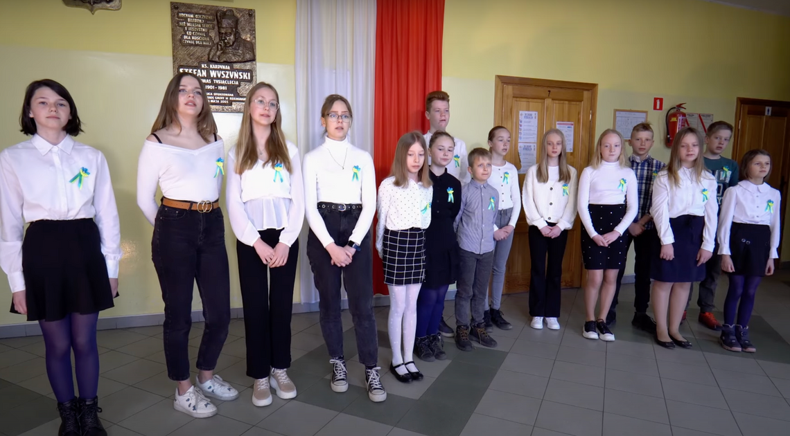 Uczniowie z Dziemian zaśpiewali dla Ukrainy