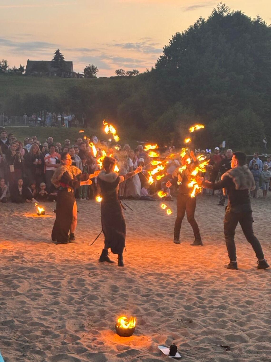 Udana Noc Świętojańska 2025 nad Jeziorem Gałęźnym w Kościerzynie