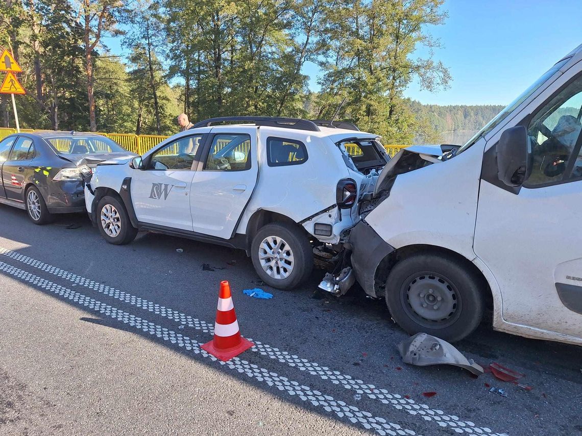 Wypadek na DK 20 w Łubianie – Dwie osoby trafiły do szpitala