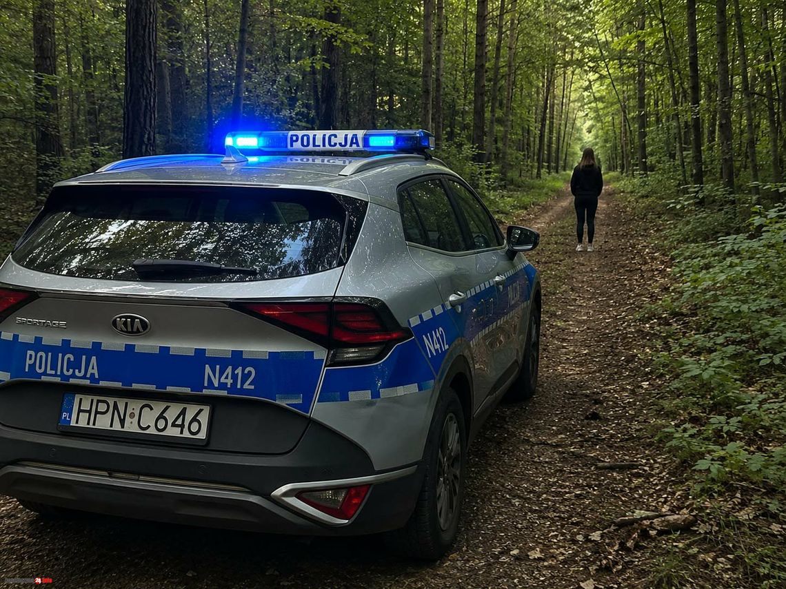Zbierała jagody, znalazła śpiącego mężczyznę. 44-latek trafił prosto do aresztu Zbierała jagody, znalazła śpiącego mężczyznę. 44-latek trafił prosto do aresztu