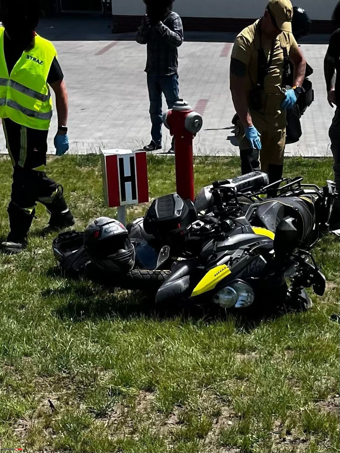 Zderzenie seata z motocyklem w Wielu. Ranny kierowca jednośladu i dwoje małych dzieci
