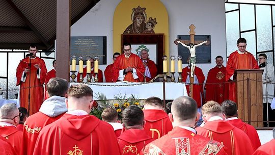 Morze palm na ulicach Kościerzyny. Diecezjalne Dni Młodzieży 2026